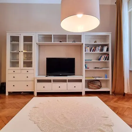 Via Gatteri 60 アパート *